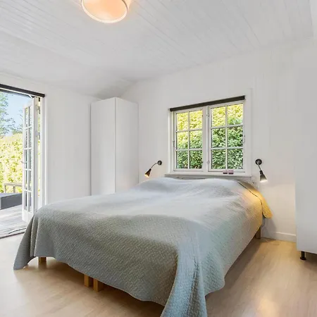 2 Bedroom Awesome In Casa de Férias