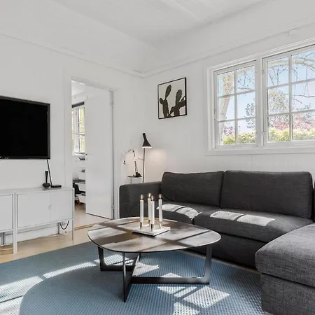 2 Bedroom Awesome In Casa de Férias Hornbæk