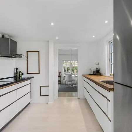 2 Bedroom Awesome In Hornbaek