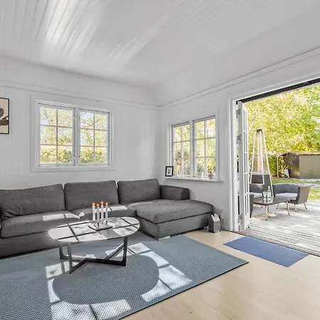 2 Bedroom Awesome In Hornbæk