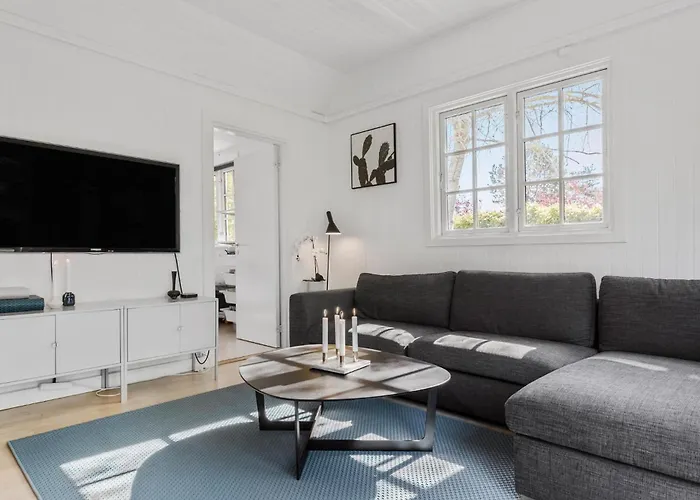 2 Bedroom Awesome In Сasa de vacaciones Hornbæk